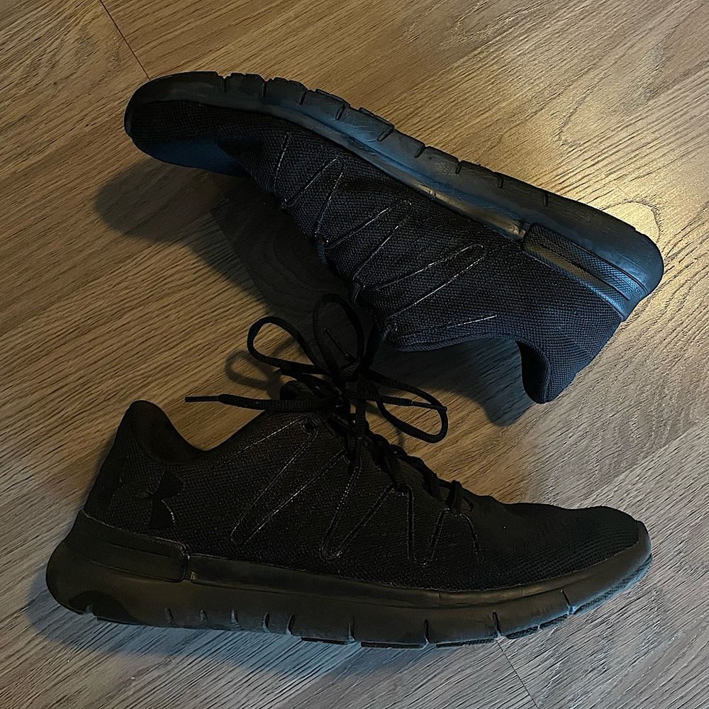 Under Armor Mens Thrill 3 black Athletic Shoes